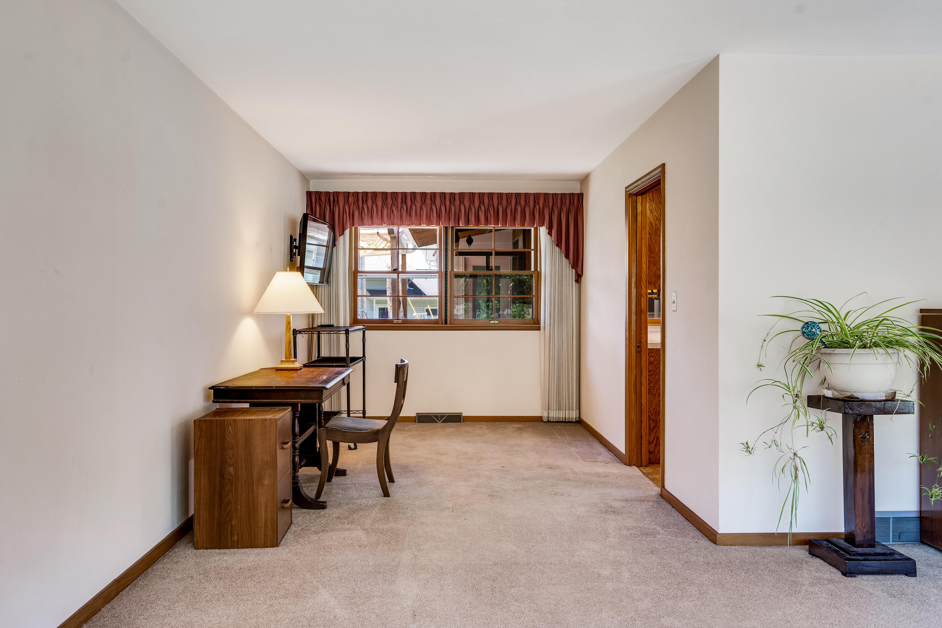 La Crosse, Wisconsin 54601, United States, 5 Bedrooms Bedrooms, ,4 BathroomsBathrooms,Residential,Pending,53778