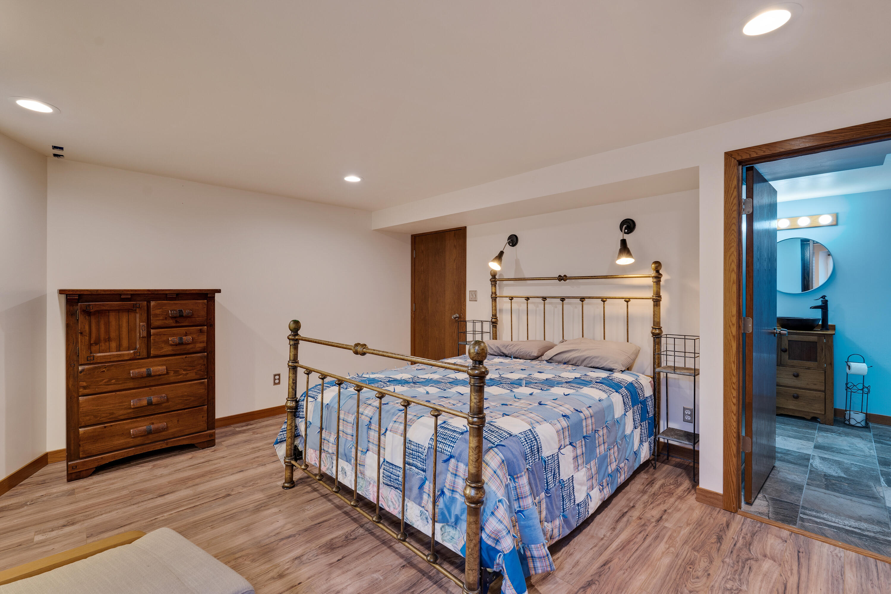 La Crosse, Wisconsin 54601, United States, 5 Bedrooms Bedrooms, ,4 BathroomsBathrooms,Residential,Pending,53778