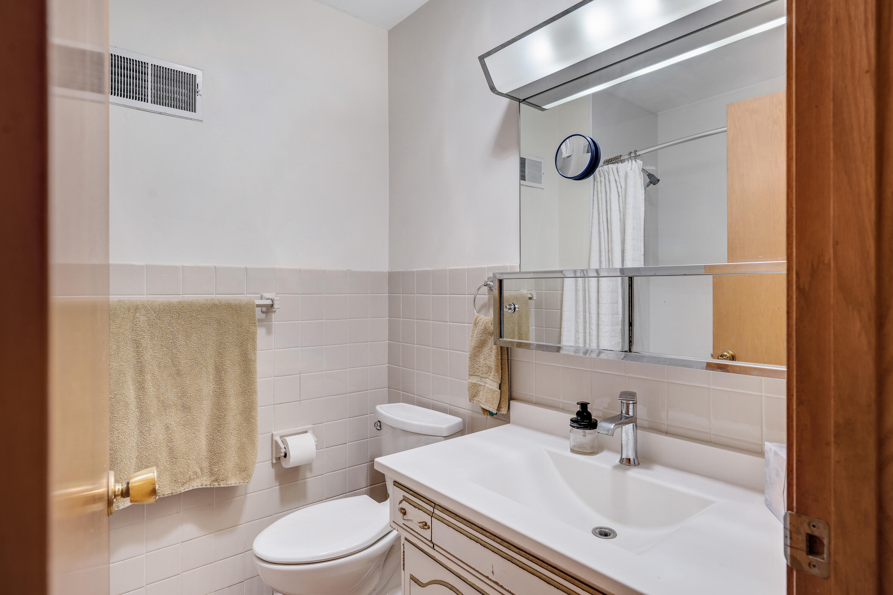 La Crosse, Wisconsin 54601, United States, 5 Bedrooms Bedrooms, ,4 BathroomsBathrooms,Residential,Pending,53778