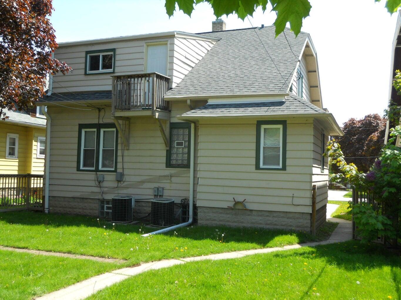 Milwaukee, Wisconsin 53210, United States, 2 Bedrooms Bedrooms, ,1 BathroomBathrooms,Residential,Active,42029