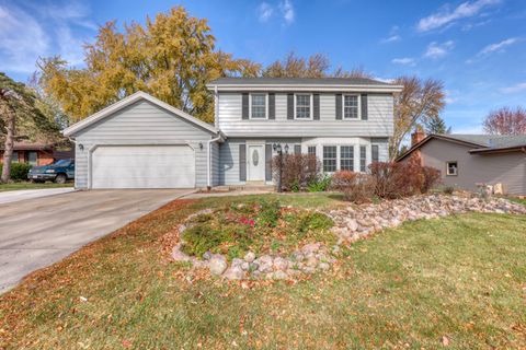 Photo of 500 E Arthur Dr, Oak Creek, WI 53154 (MLS # 1899748)