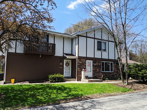 Photo of W53N195 Pierce Ct, Cedarburg, WI 53012 (MLS # 1872100)