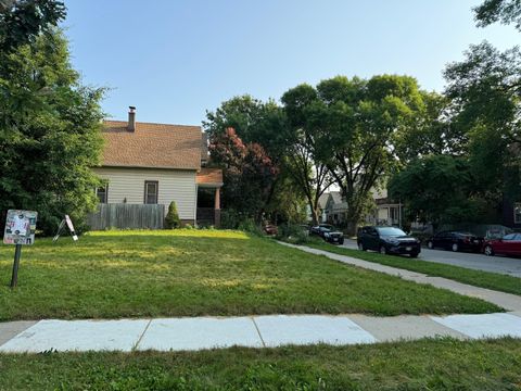 Photo of 930 E Hadley St, Milwaukee, WI 53212 (MLS # 1891071)