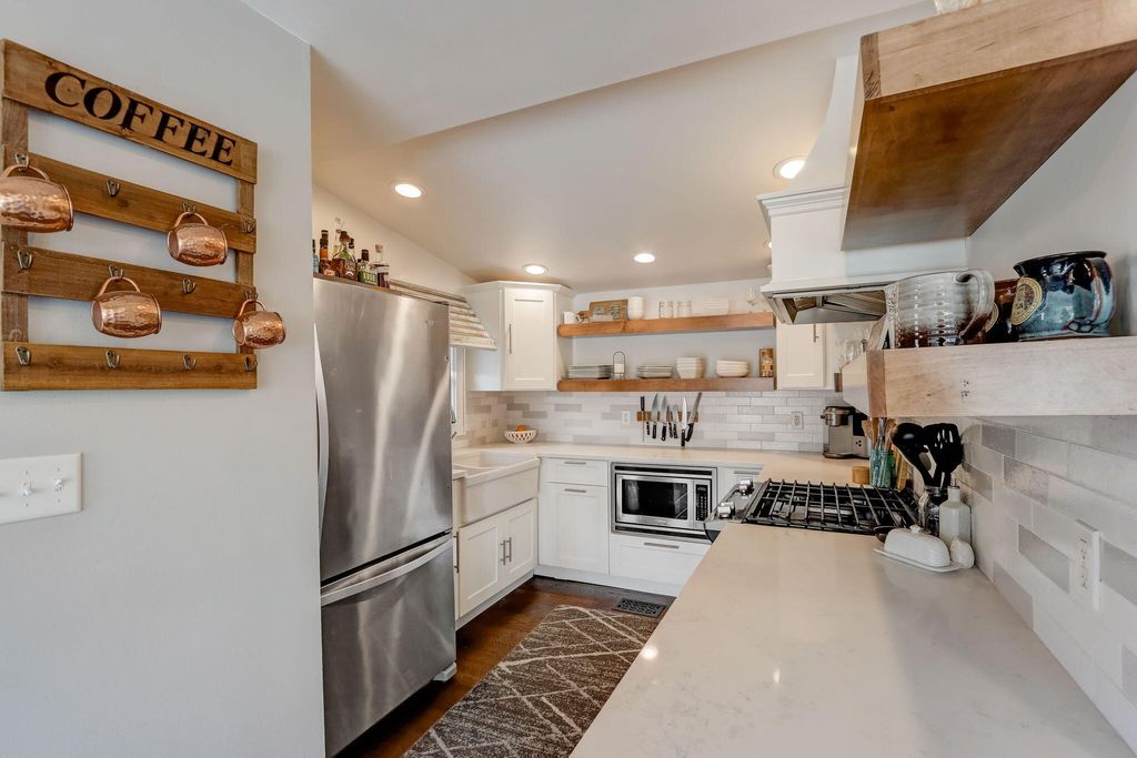 N53W34297 Road Q , Okauchee, WI Single Family Home Property Listing