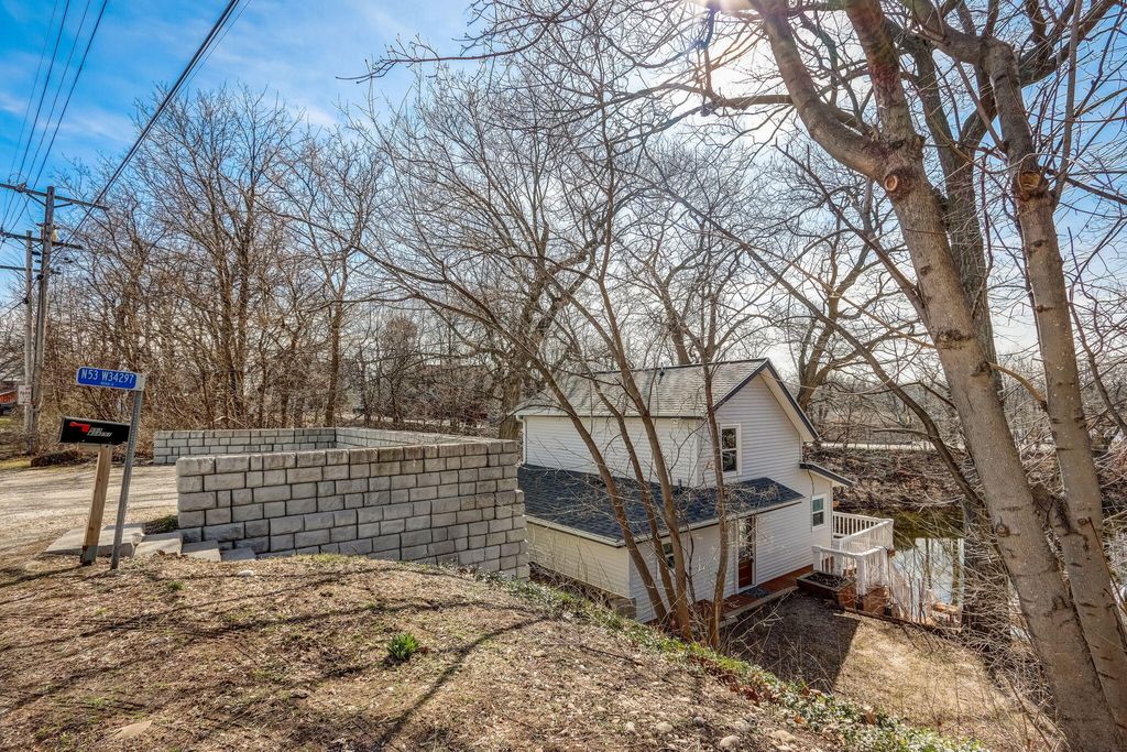 N53W34297 Road Q , Okauchee, WI Single Family Home Property Listing