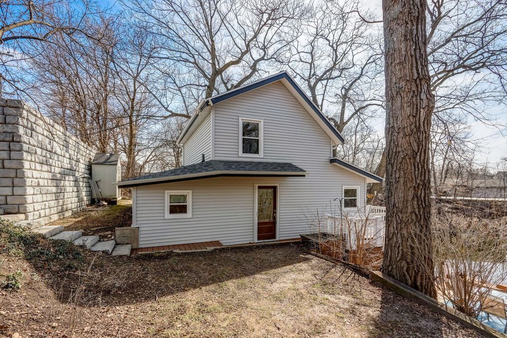 N53W34297 Road Q , Okauchee, WI Single Family Home Property Listing