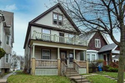 Photo of 639 W Meinecke Ave, Milwaukee, WI 53212 (MLS # 1846884)