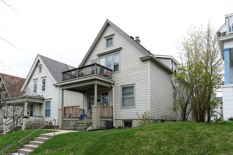 Photo of 2943 N Newhall St, Milwaukee, WI 53211 (MLS # 1831947)