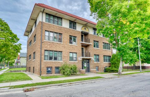Photo of 136 W Meinecke Ave, Milwaukee, WI 53212 (MLS # 1852316)