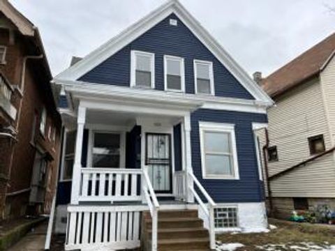 3139 N 11th St, Milwaukee, WI 53206 - #: 1875221