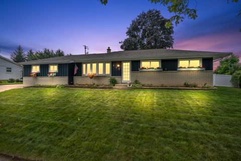 Photo of 415 W Norport Dr, Port Washington, WI 53074 (MLS # 1850631)