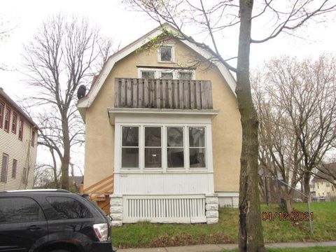 Photo of 2507 N 6th St, Milwaukee, WI 53212 (MLS # 1831928)