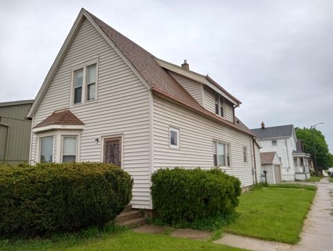 Photo of 1515 17th Ave, South Milwaukee, WI 53172 (MLS # 1875173)