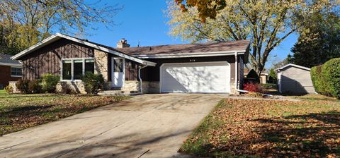 Photo of 560 E Bonita Dr, Oak Creek, WI 53154 (MLS # 1898811)