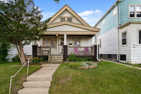Photo of 3231 N Bremen St, Milwaukee, WI 53212 (MLS # 1840777)