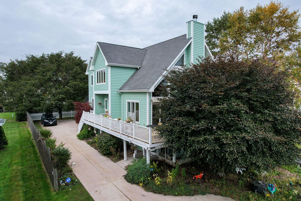 9838 Lakeshore Dr, Pleasant Prairie, WI Single Family Home Property