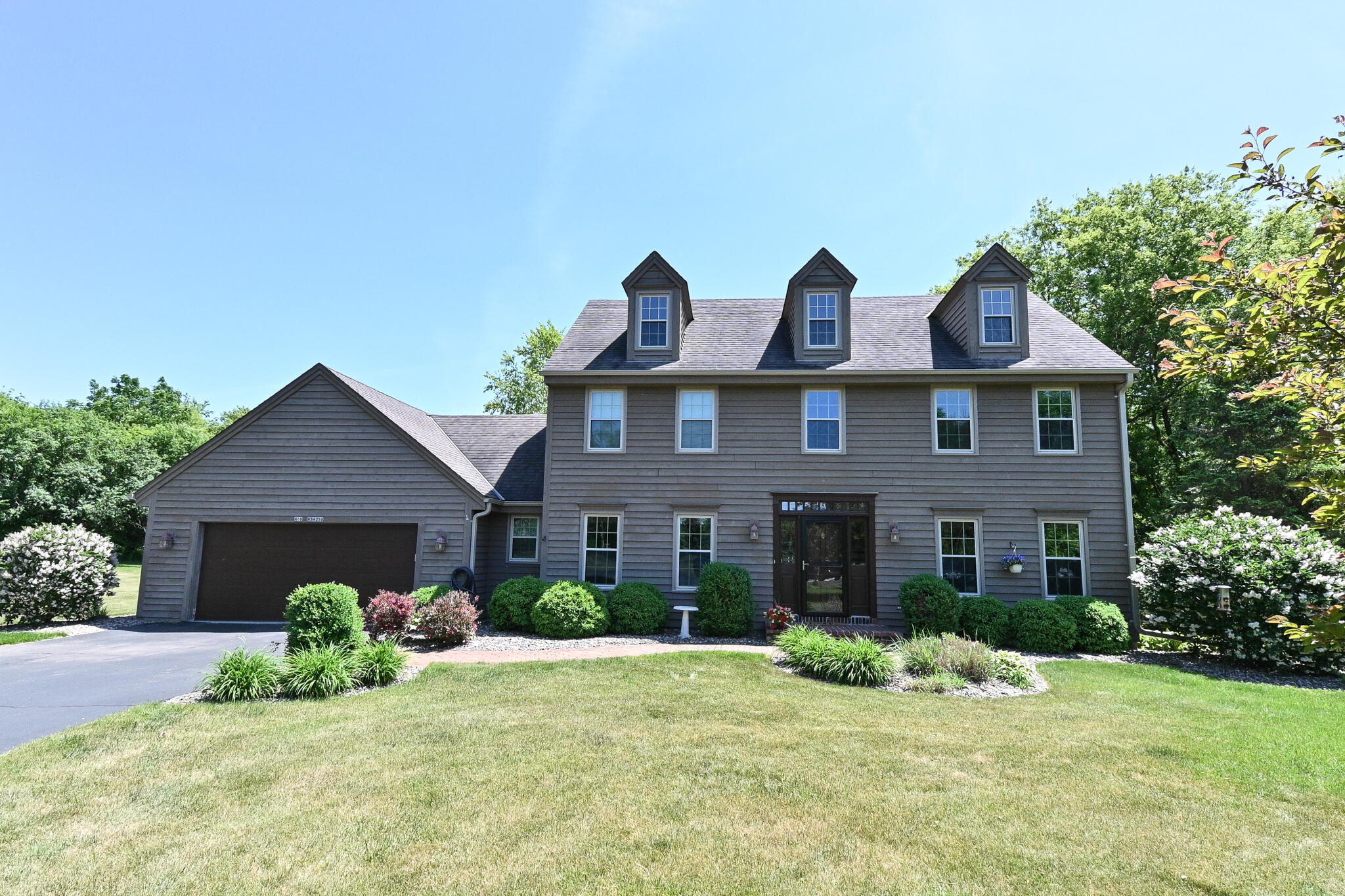 Photo 1 of 43 — N68W34250 Upland Ct, Oconomowoc, WI 53066