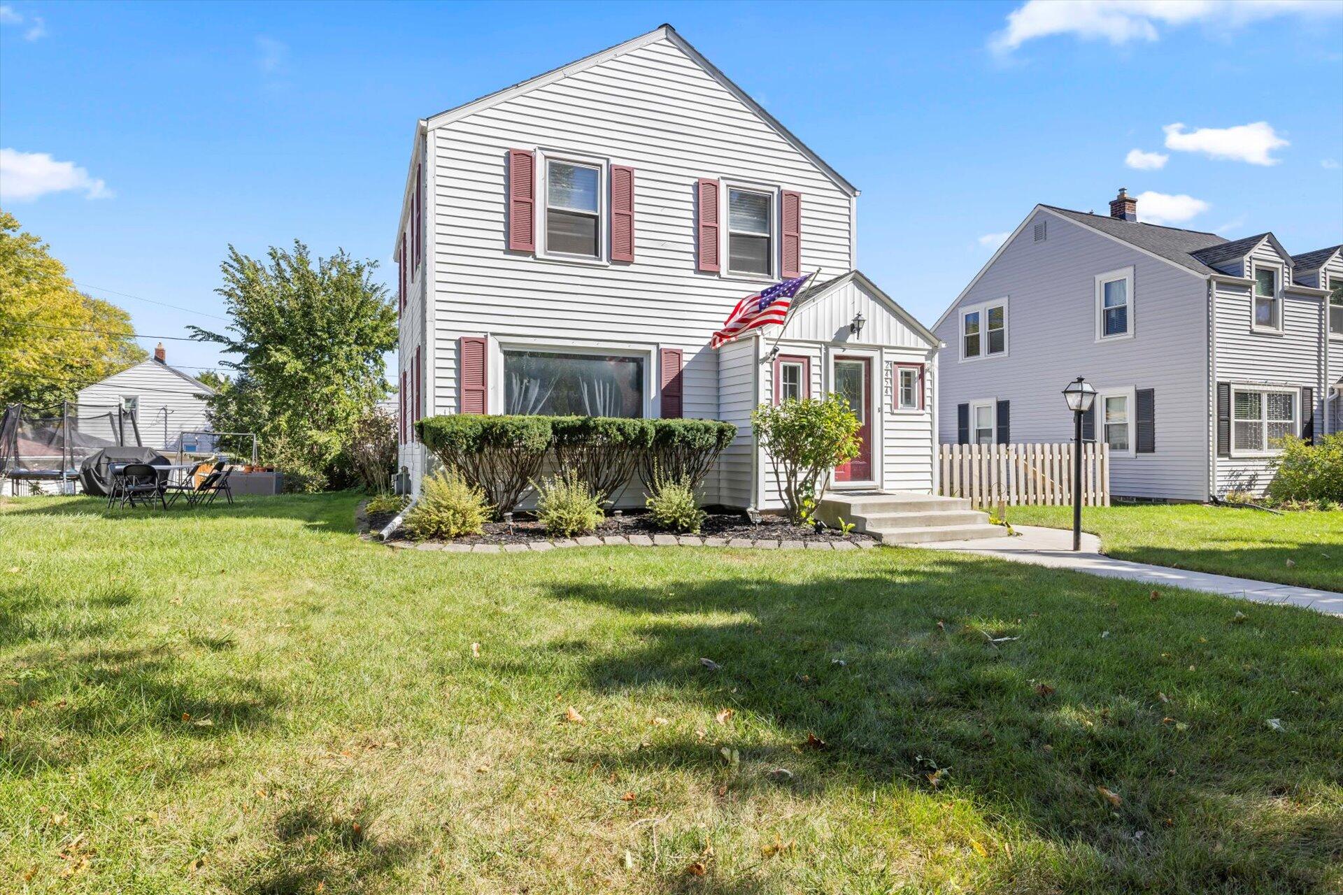 West Allis, Wisconsin 53219, United States, 2 Bedrooms Bedrooms, ,2 BathroomsBathrooms,Residential,Active,40688