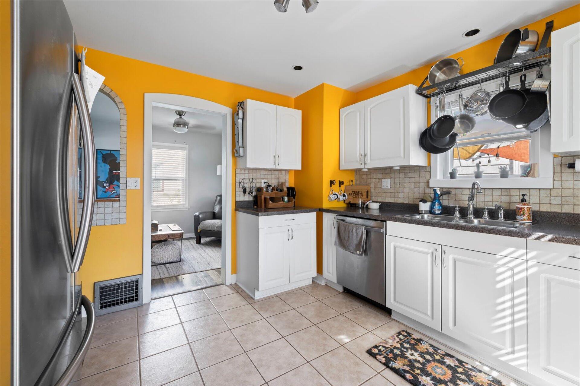 West Allis, Wisconsin 53219, United States, 2 Bedrooms Bedrooms, ,2 BathroomsBathrooms,Residential,Active,40688