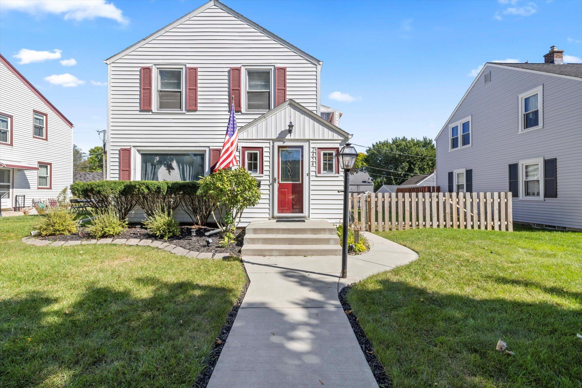 West Allis, Wisconsin 53219, United States, 2 Bedrooms Bedrooms, ,2 BathroomsBathrooms,Residential,Active,40688