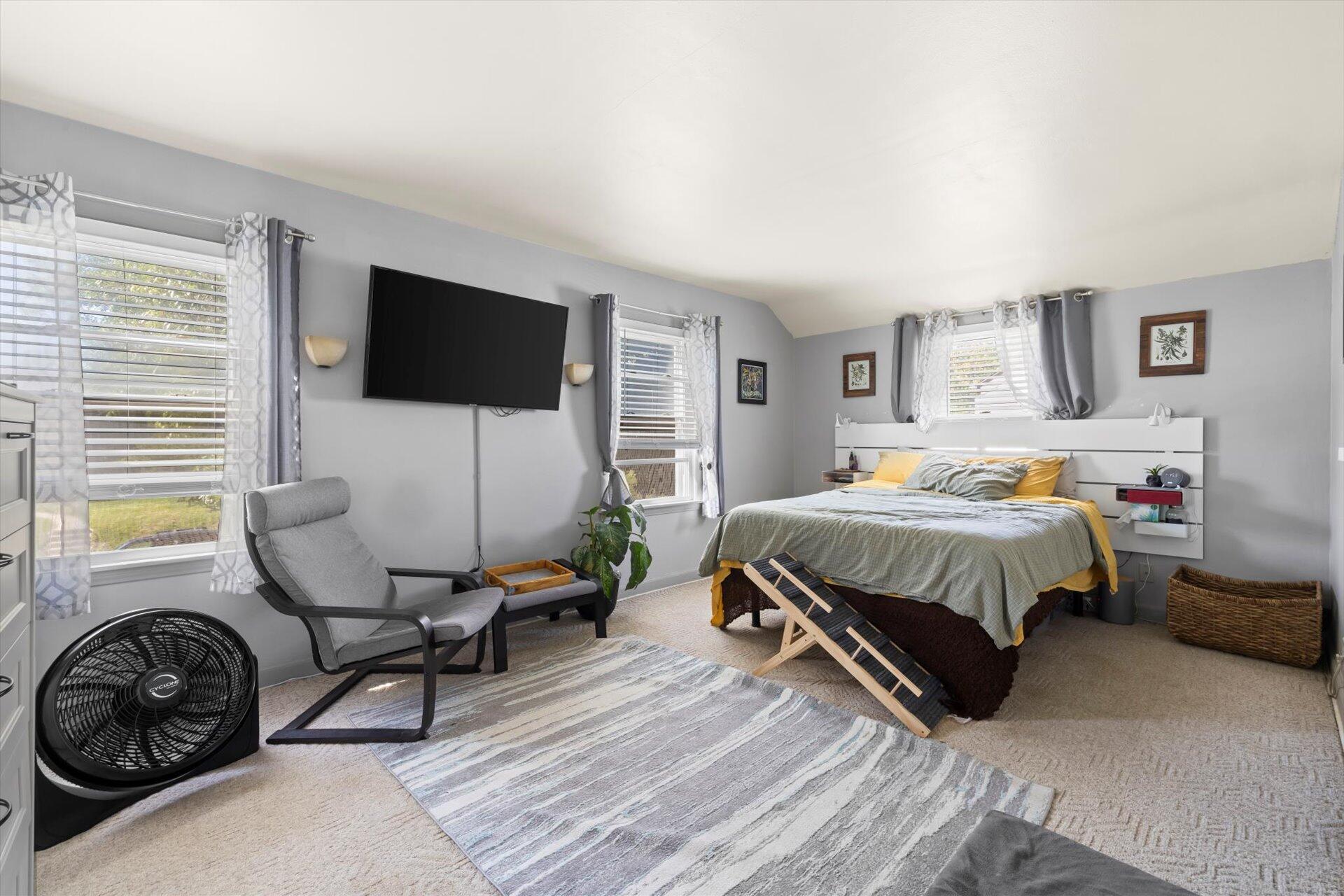 West Allis, Wisconsin 53219, United States, 2 Bedrooms Bedrooms, ,2 BathroomsBathrooms,Residential,Active,40688