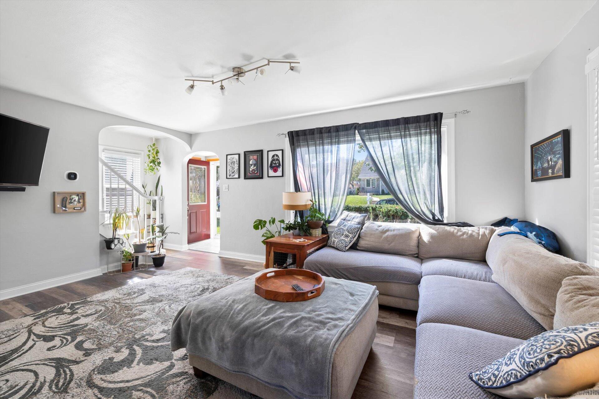 West Allis, Wisconsin 53219, United States, 2 Bedrooms Bedrooms, ,2 BathroomsBathrooms,Residential,Active,40688