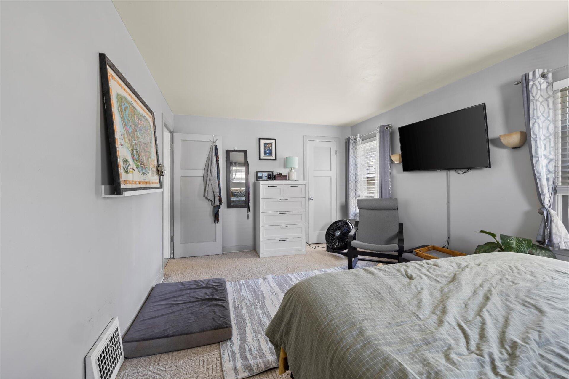 West Allis, Wisconsin 53219, United States, 2 Bedrooms Bedrooms, ,2 BathroomsBathrooms,Residential,Active,40688