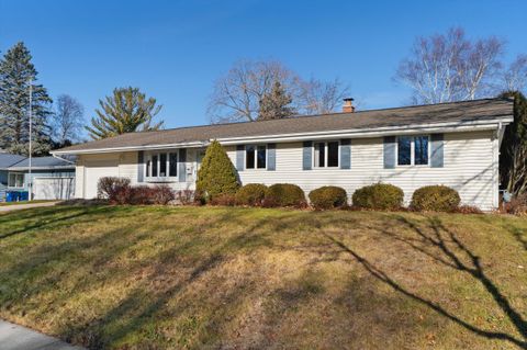 Photo of 912 Woodland Ave, Port Washington, WI 53074 (MLS # 1859513)