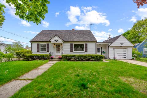 Photo of W67N806 Franklin Ave, Cedarburg, WI 53012 (MLS # 1874835)