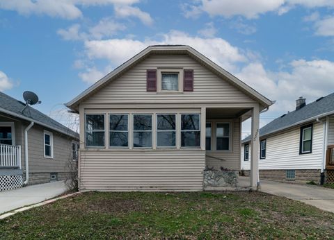 Photo of 5833 W Park Hill Ave, Milwaukee, WI 53213 (MLS # 1870970)