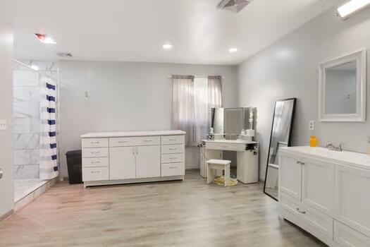 Kenosha, Wisconsin 53140, United States, 4 Bedrooms Bedrooms, ,3 BathroomsBathrooms,Residential,Active,36821