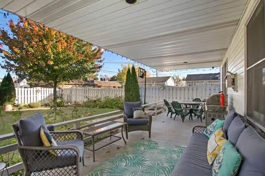 Kenosha, Wisconsin 53140, United States, 4 Bedrooms Bedrooms, ,3 BathroomsBathrooms,Residential,Active,36821