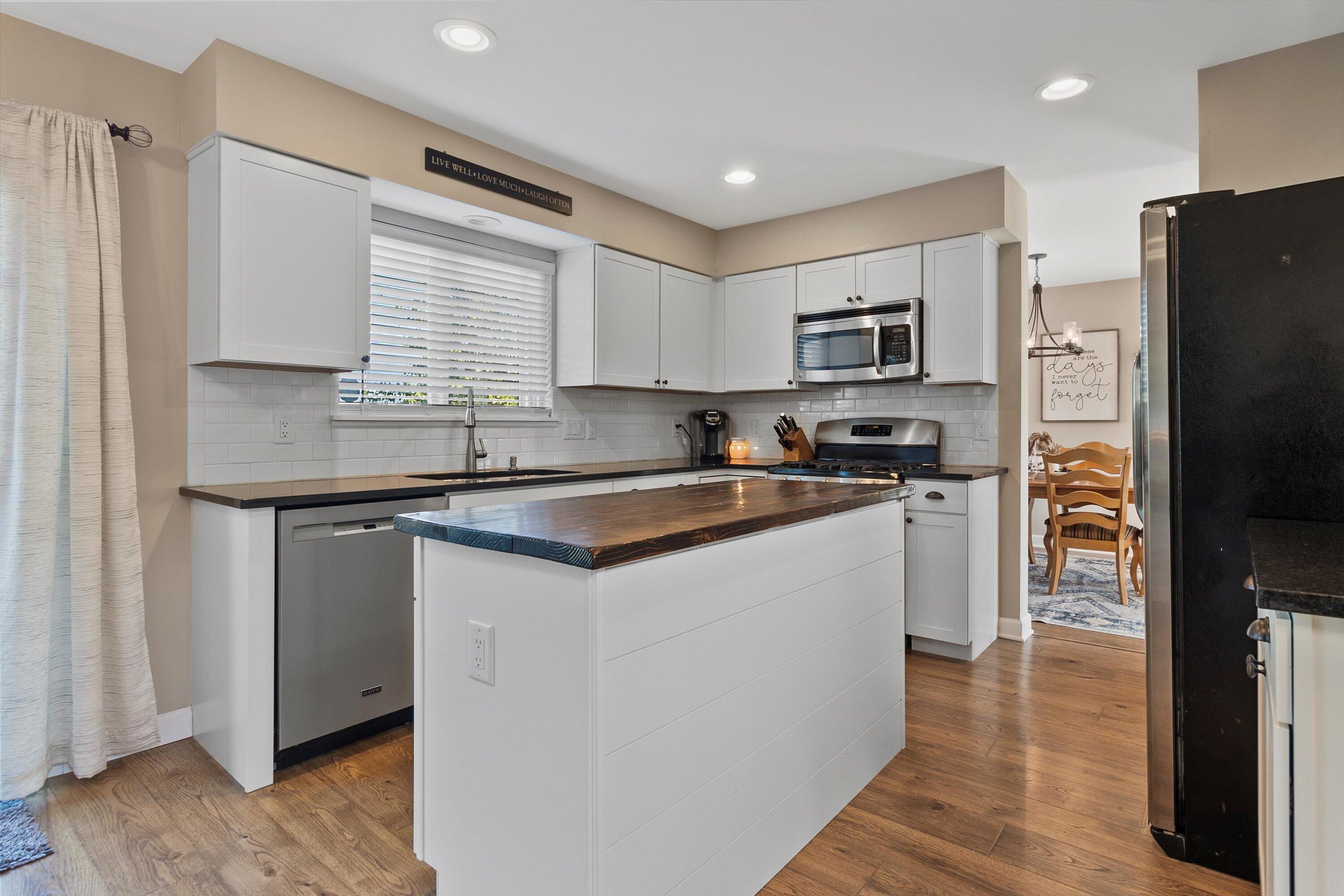 Kenosha, Wisconsin 53142, United States, 4 Bedrooms Bedrooms, ,3 BathroomsBathrooms,Residential,Active,40904