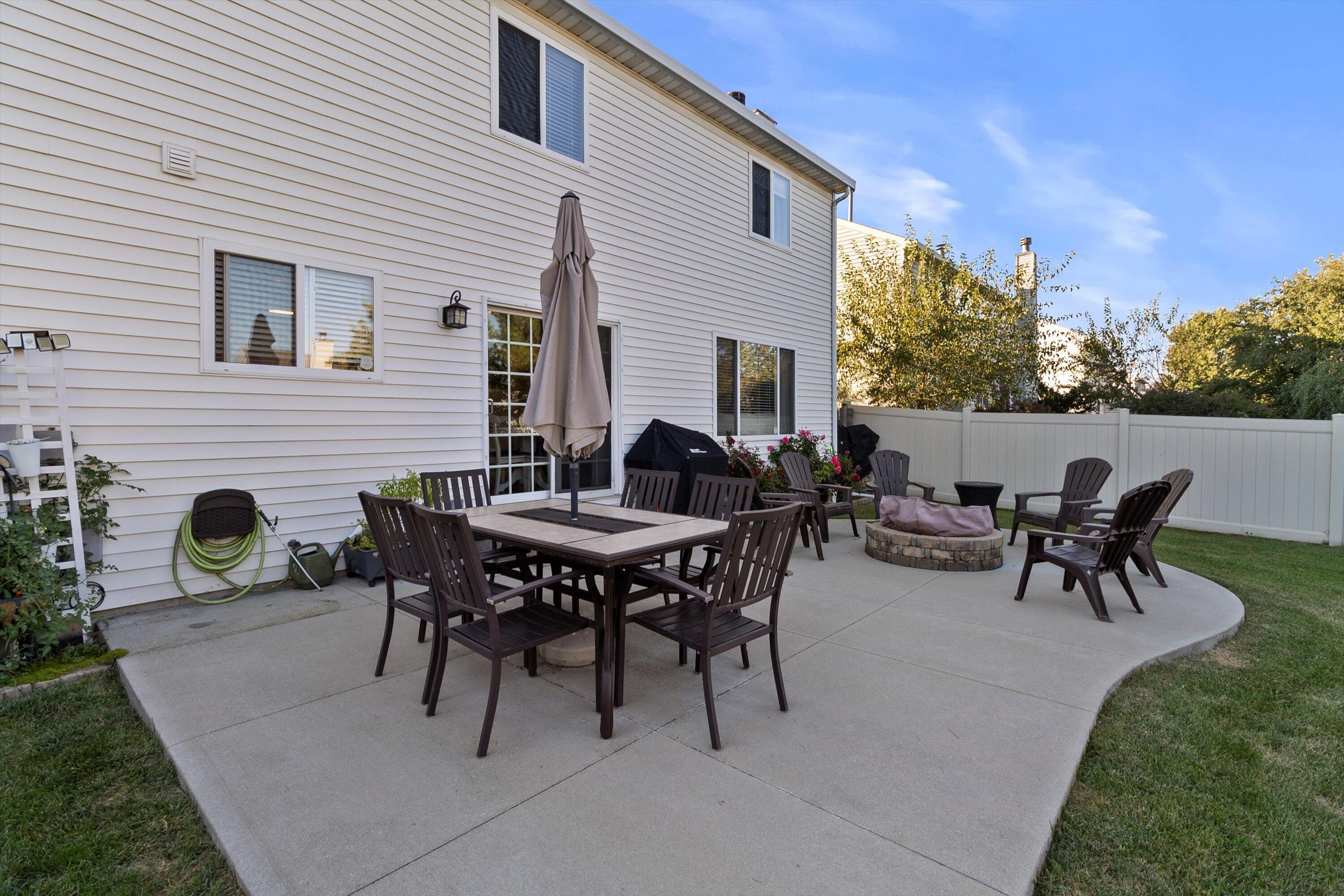 Kenosha, Wisconsin 53142, United States, 4 Bedrooms Bedrooms, ,3 BathroomsBathrooms,Residential,Active,40904