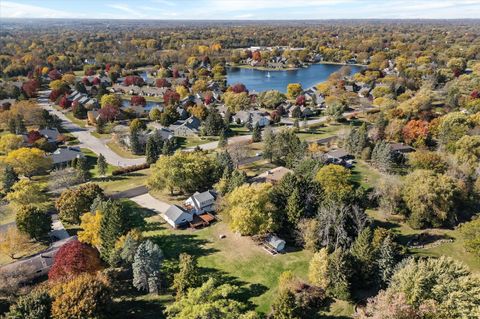 Photo of 10054 N Grasslyn Rd, Mequon, WI 53092 (MLS # 1896827)