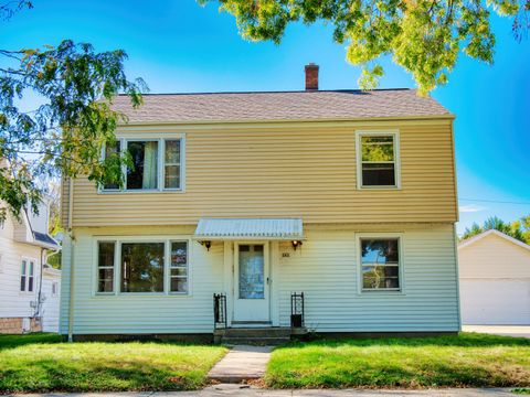 Photo of 343 N 66th St, Milwaukee, WI 53213 (MLS # 1896078)