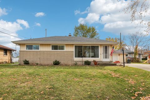 Photo of 3813 Brooklawn Cir, South Milwaukee, WI 53172 (MLS # 1899461)