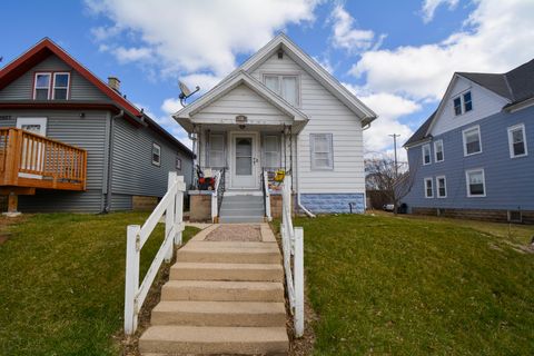 Photo of 2603 5th Ave, South Milwaukee, WI 53172 (MLS # 1869384)