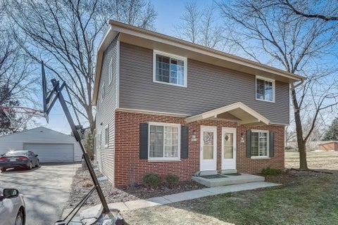 Photo of N42W5621 Wilshire Dr, Cedarburg, WI 53012 (MLS # 1865834)