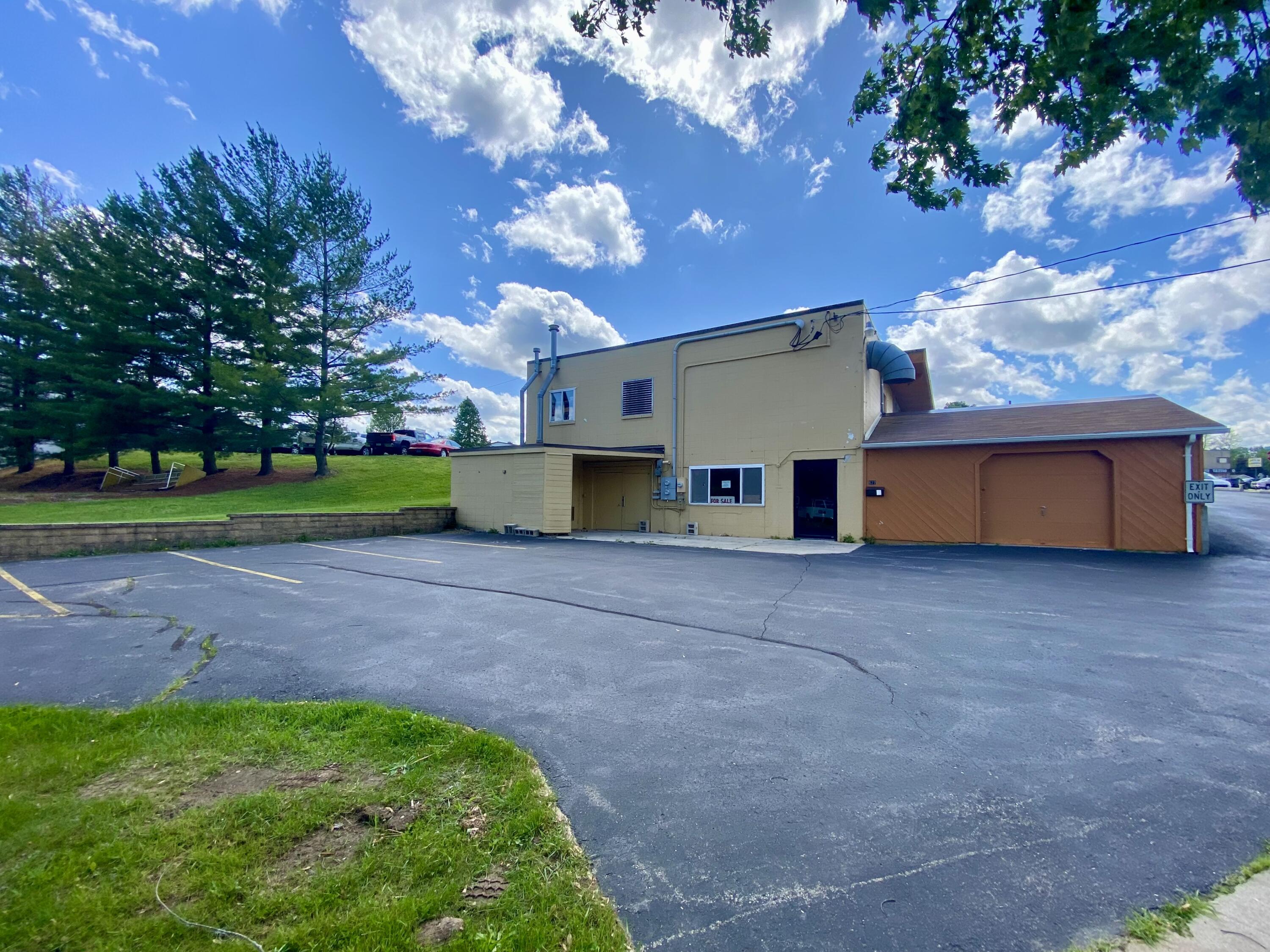 West Bend, Wisconsin 53090, United States, ,Commercial,Active,57447