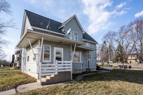 Photo of 1228 Manistique Ave, South Milwaukee, WI 53172 (MLS # 1864494)