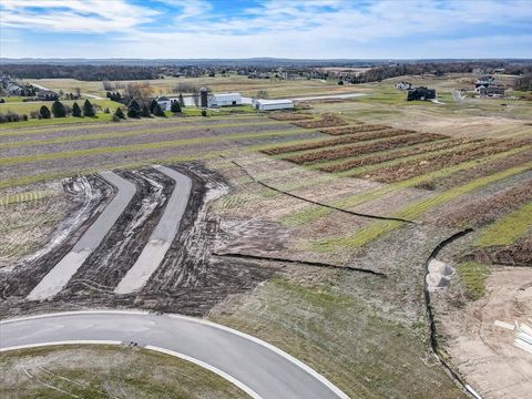 Photo of W275N6227 Serenity Dr, Merton, WI 53056 (MLS # 1756500)