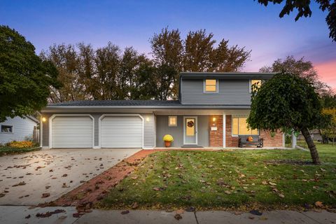 Photo of 314 W Monroe St, Port Washington, WI 53074 (MLS # 1855389)