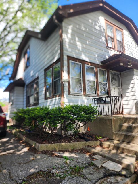 Photo of 2427 N 54th St, Milwaukee, WI 53210 (MLS # 1878178)