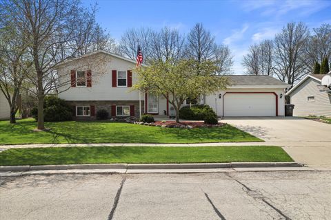 Photo of W207N17183 Parkview Dr, Jackson, WI 53037 (MLS # 1832529)
