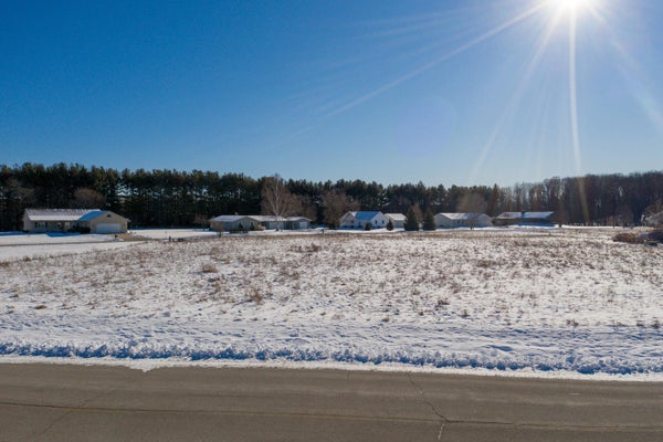 LT25 PLATEAU DR, ELKHART LAKE, WI 53020 - Image 923177efc5fc115169ea52e9986cf80a/3828258390