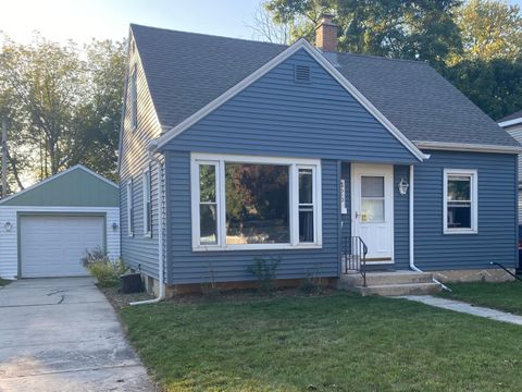 Photo of 425 N Webster St, Port Washington, WI 53074 (MLS # 1899901)