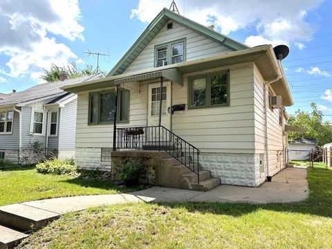 Photo of 6221 W Fairview Ave, Milwaukee, WI 53213 (MLS # 1849010)