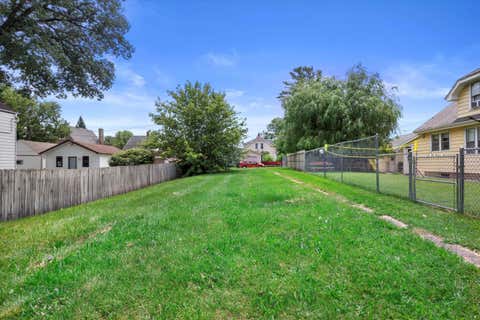 Photo of 813 Manitoba Ave, South Milwaukee, WI 53172 (MLS # 1881325)