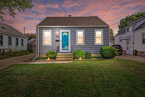 Photo of 1709 E Eden Pl, Saint Francis, WI 53235 (MLS # 1807734)